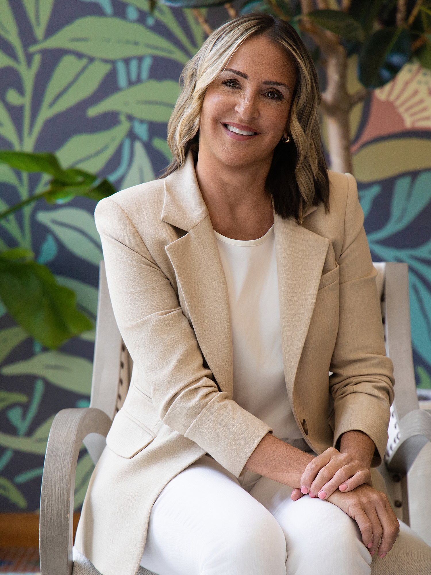 Kim Molthen Headshot